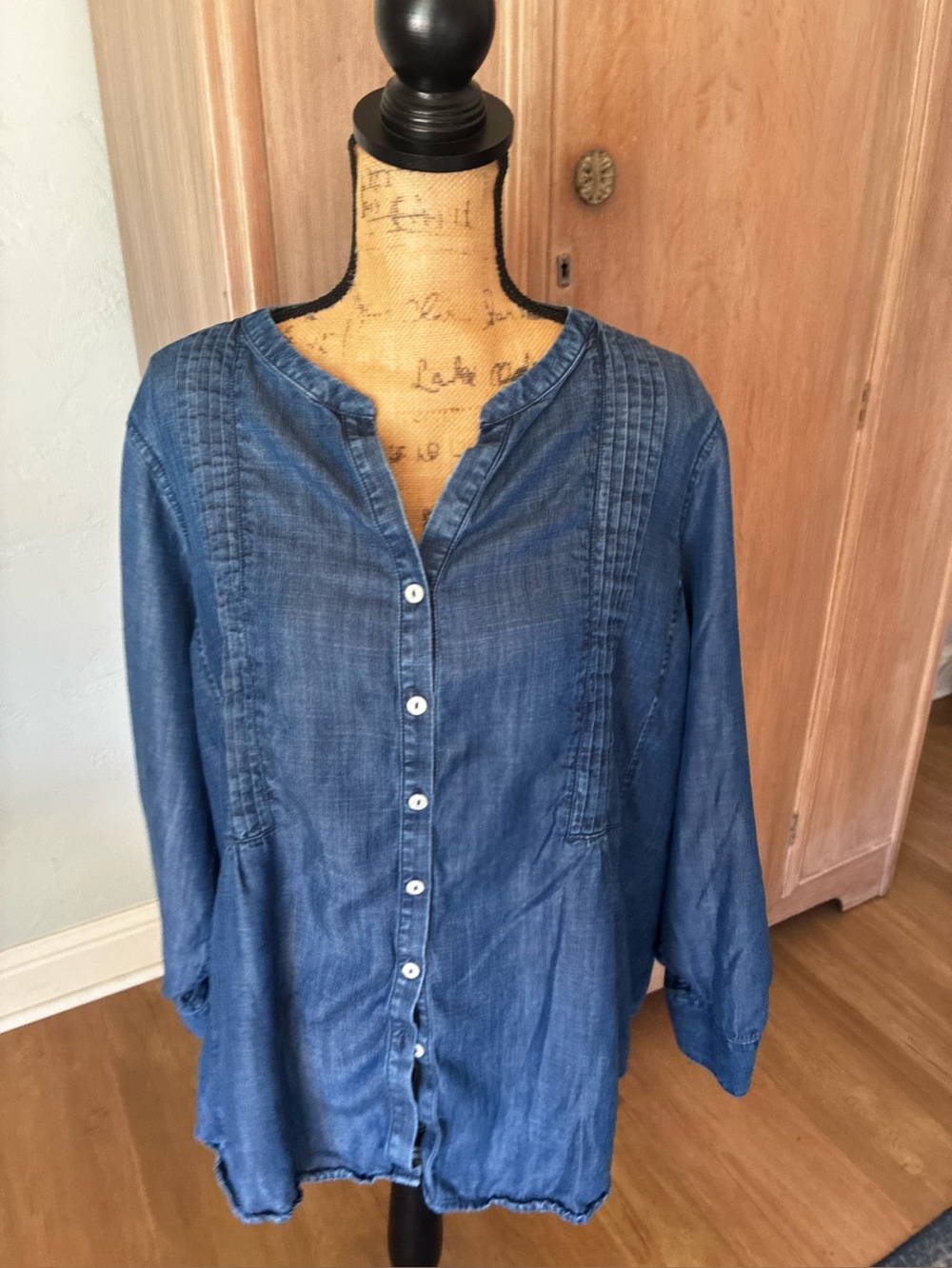 Coldwater Creek blue Chambray Denim buttondown Shirt plus pintuck 2X tencel
